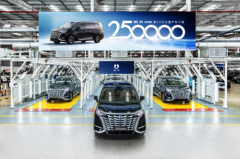 25 万台量产车破局全球市场:腾势 D9 以中国方案重写豪华 MPV 竞争法则